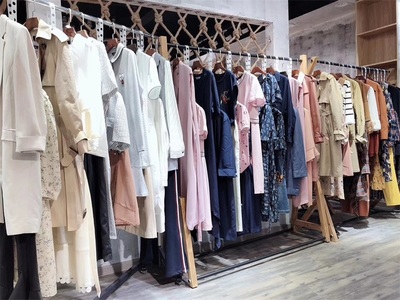 深入解析大眾品牌國(guó)外服裝店加盟費(fèi)用與批發(fā)貨源策略